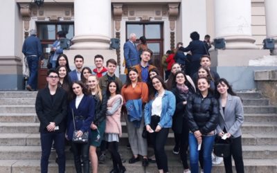 Aplauze pentru teatru!