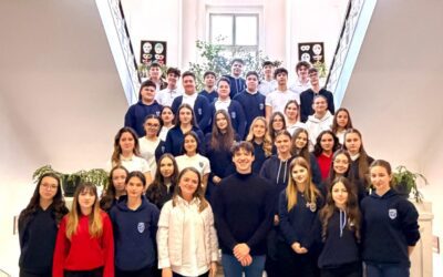 Dirijorul Filarmonicii din Oradea, Andrej Vesel, alături de coriștii noștri